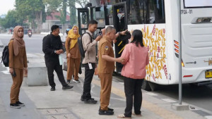 Hari-1 ASN Naik Bus, Disiplin Baru, Efisiensi Nyata, dan Sinkronisasi Kebijakan Nasional (Bagian 3)